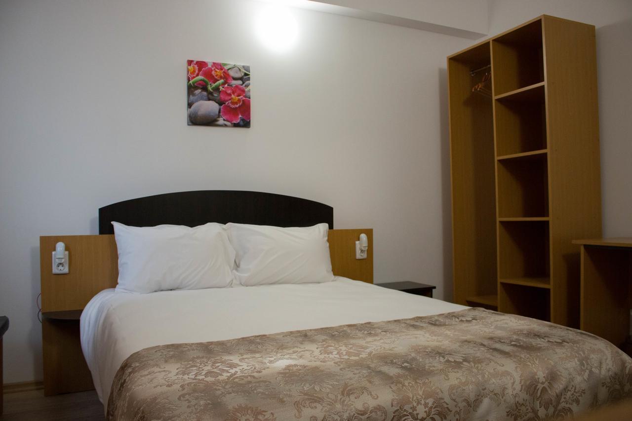 Rent Room N&S Яш Екстериор снимка