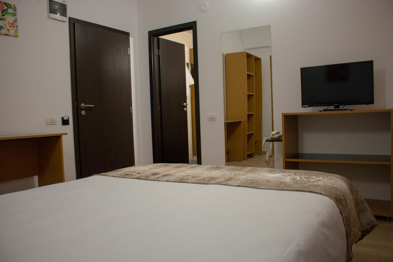 Rent Room N&S Яш Екстериор снимка